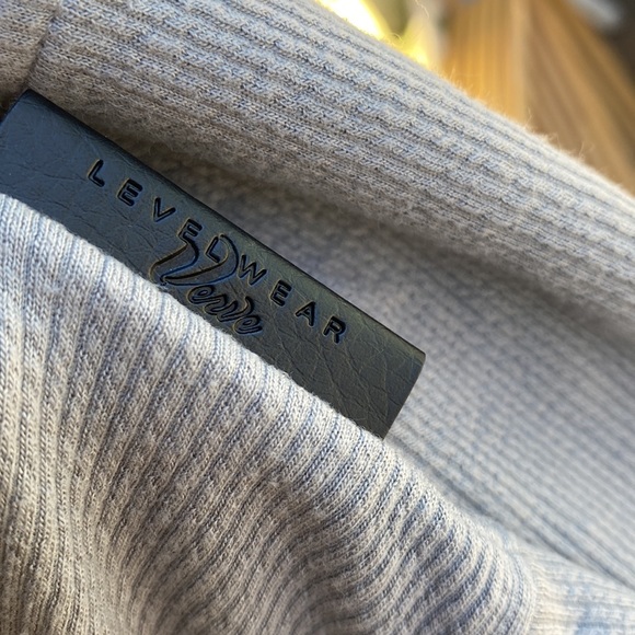 BRAND NEW LA DODGERS LONGSLEEVE small NWT - Picture 3 of 10